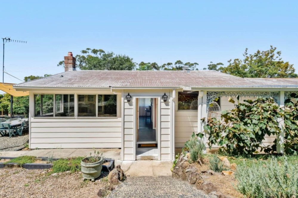 farmstay-near-beach-ridgeway-ranch-wamberal-coast-hosting-airbnb-holiday-rental-management