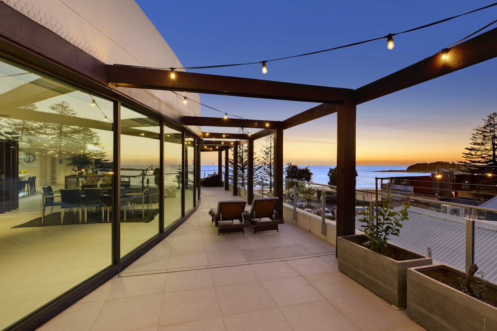 open-outdoors-esplanade-aria-penthouse-terrigal-luxury-holiday-living-coast-hosting